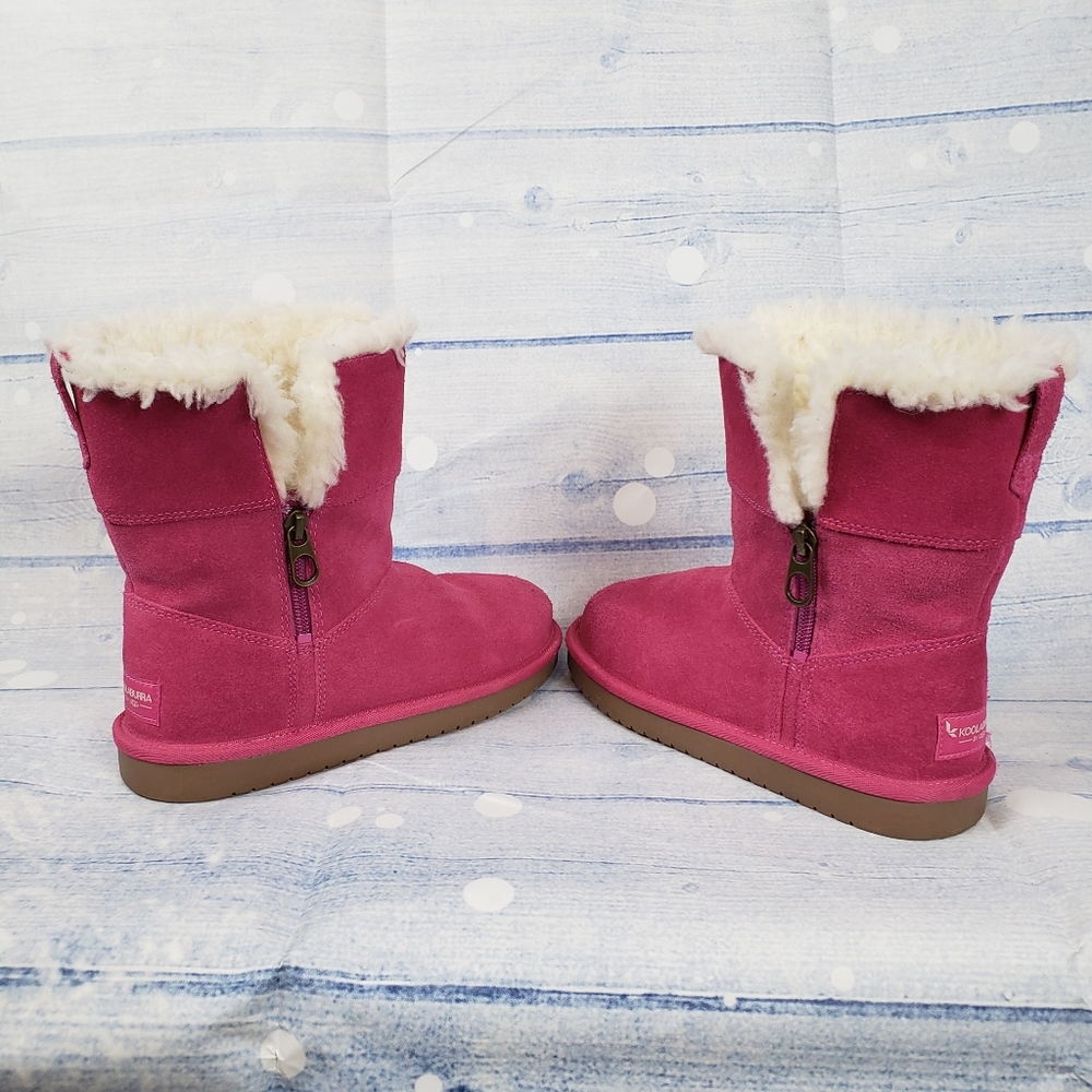 UGGS KOOLABURRA, child's boots, Pink boots with zipper. Lambs wool inside.